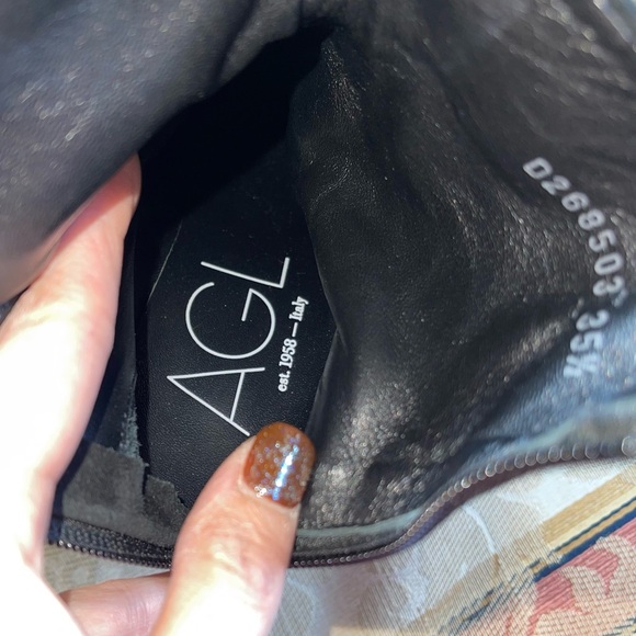 AGL Women’s Betty Block Heel Bootie. Size 35.5 EU/ 5.5 US
N12-02 - Picture 6 of 8